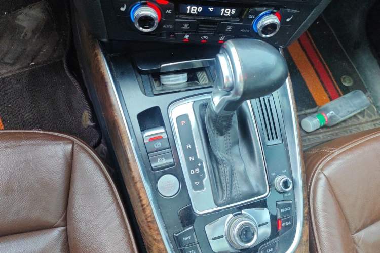 Used Audi Q5 2013 40 TFSI Comfort Edition Gear Lever
