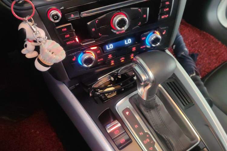 Used Audi Q5 2013 40 TFSI Technology Edition Gear Lever