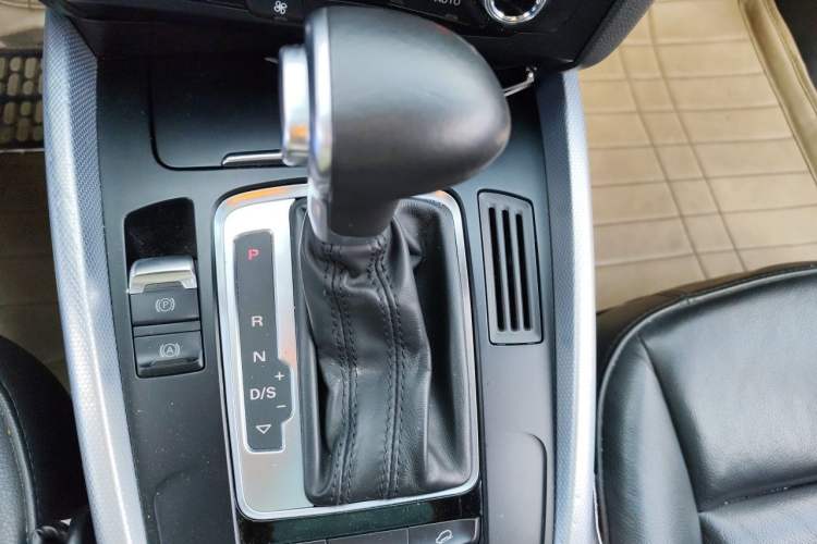 Used Audi Q5 2013 40 TFSI Technology Edition Gear Lever