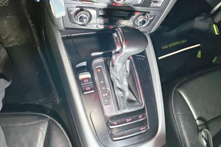 Used Audi Q5 2013 40 TFSI Technology Edition Gear Lever