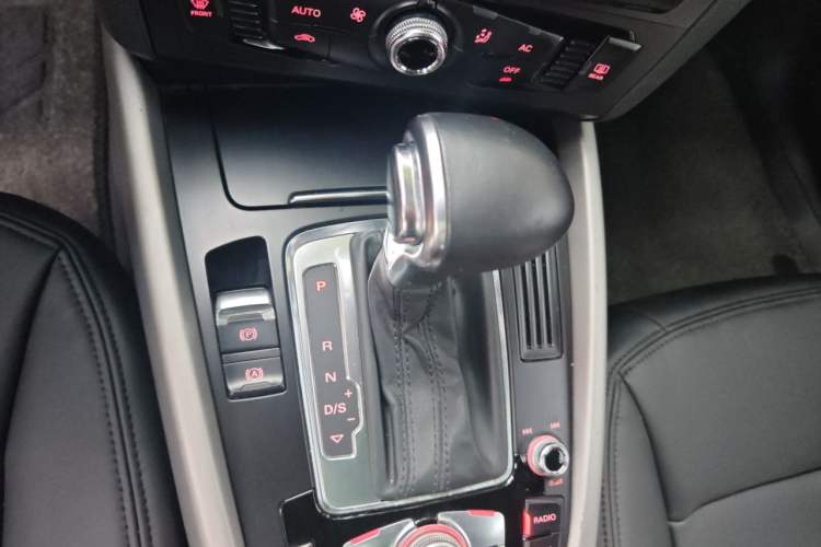 Used Audi Q5 2013 40 TFSI Ambition Gear Lever