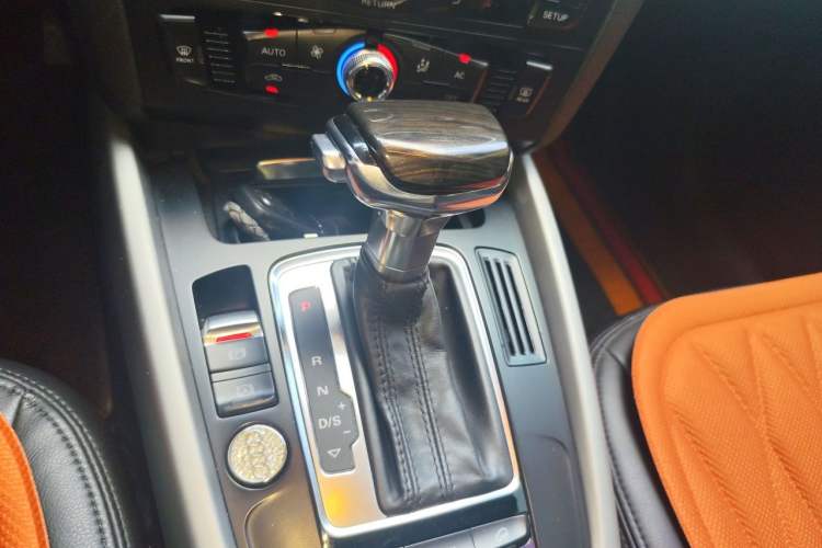Used Audi Q5 2013 40 TFSI Ambition Gear Lever