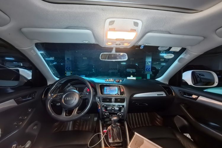 Used Audi Q5 2013 40 TFSI Technology Edition Headliner