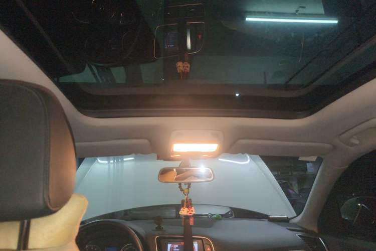 Used Audi Q5 2013 40 TFSI Comfort Edition Headliner