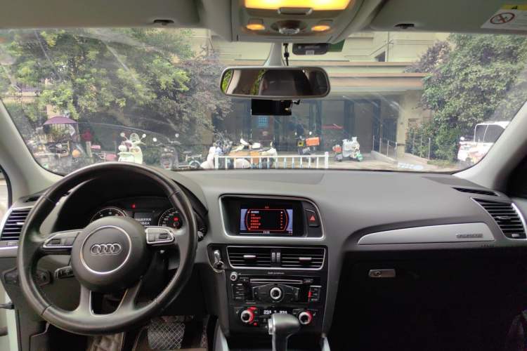 Used Audi Q5 2013 40 TFSI Technology Edition Headliner