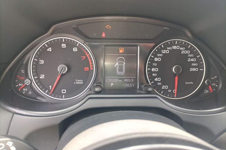 Used Audi Q5 2013 40 TFSI Technology Edition Instrument Cluster