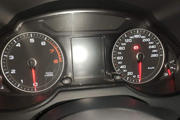 Used Audi Q5 2013 40 TFSI Technology Edition Instrument Cluster