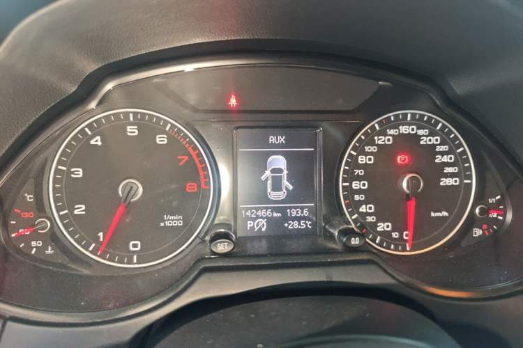 Used Audi Q5 2013 40 TFSI Technology Edition Instrument Cluster
