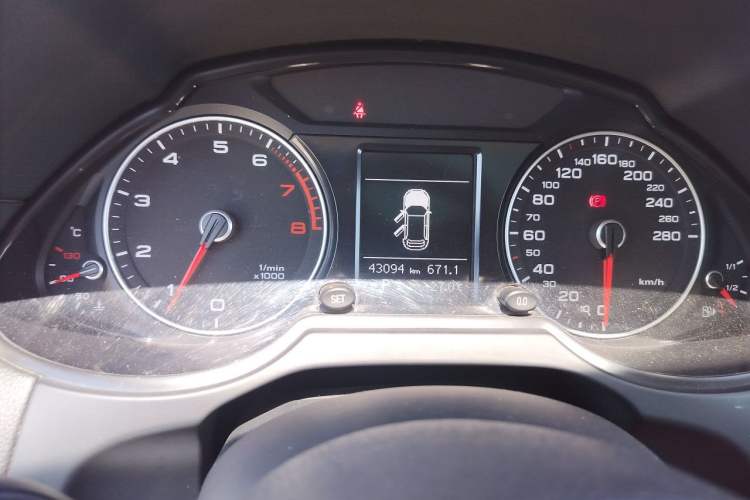 Used Audi Q5 2013 40 TFSI Ambition Instrument Cluster