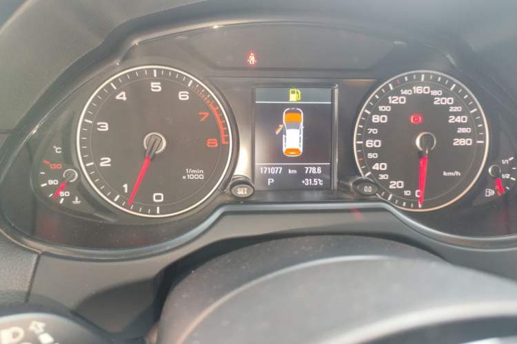 Used Audi Q5 2013 40 TFSI Comfort Edition Instrument Cluster