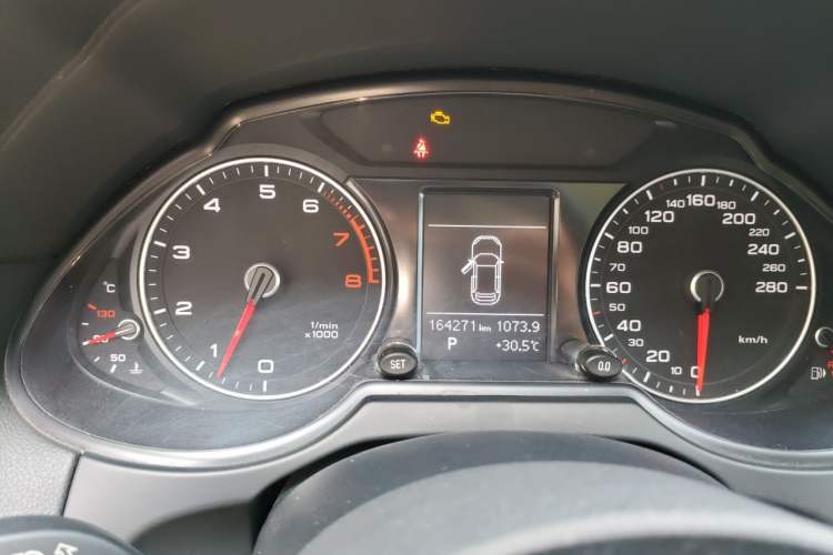 Used Audi Q5 2013 40 TFSI Technology Edition Instrument Cluster