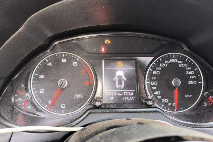 Used Audi Q5 2013 40 TFSI Technology Edition Instrument Cluster