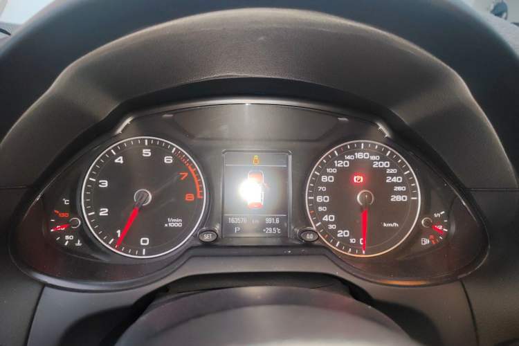 Used Audi Q5 2013 40 TFSI Comfort Edition Instrument Cluster