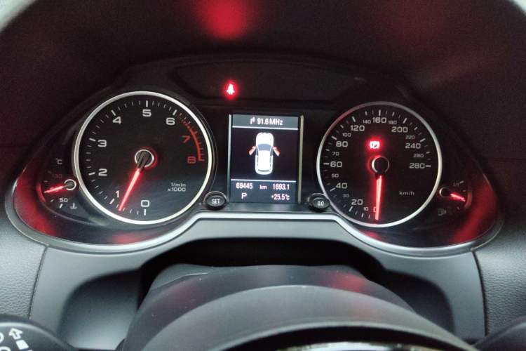 Used Audi Q5 2013 40 TFSI Luxury Model Instrument Cluster
