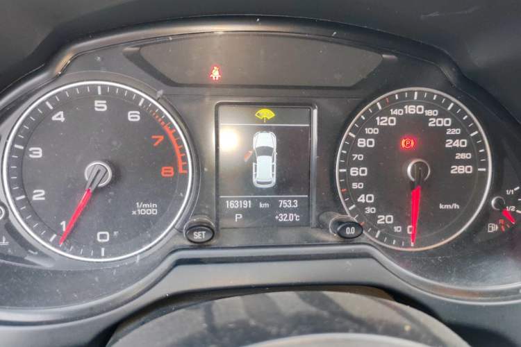 Used Audi Q5 2013 40 TFSI Comfort Edition Instrument Cluster