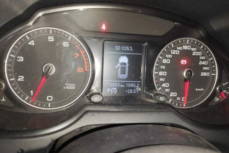 Used Audi Q5 2013 40 TFSI Ambition Instrument Cluster
