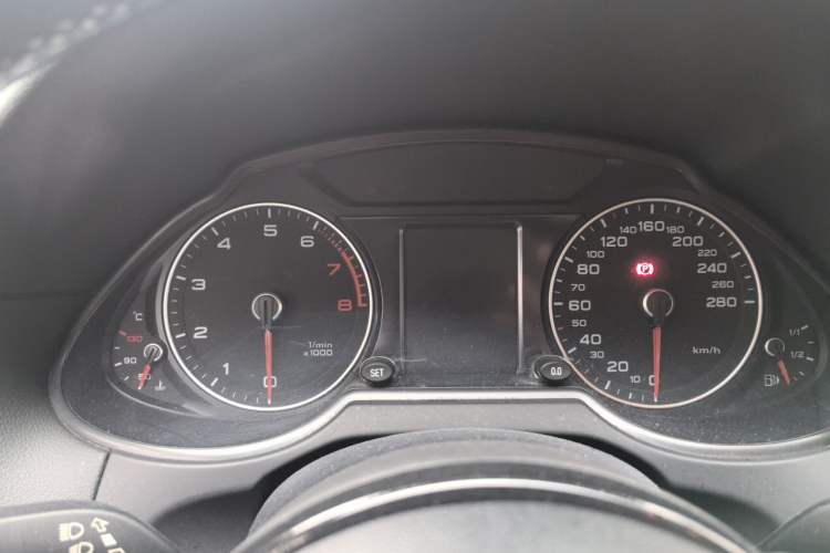 Used Audi Q5 2013 40 TFSI Ambition Instrument Cluster