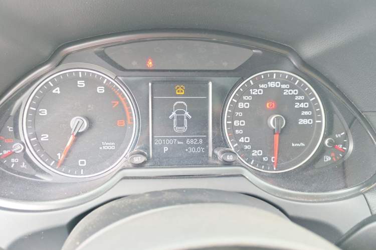 Used Audi Q5 2013 40 TFSI Technology Edition Instrument Cluster