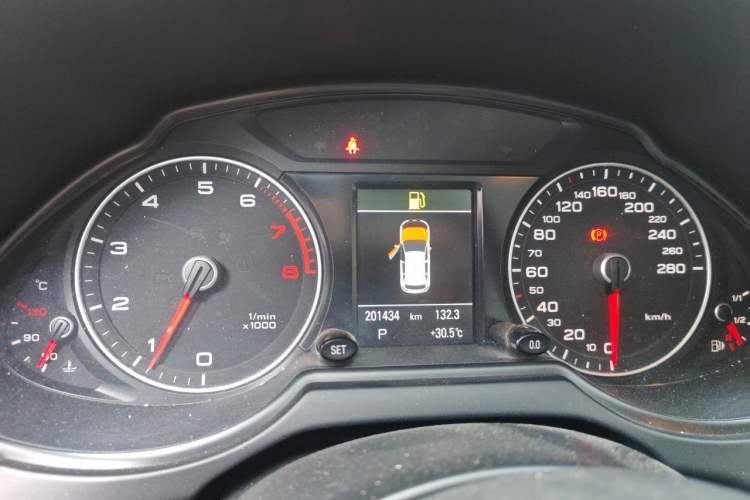Used Audi Q5 2013 40 TFSI Comfort Edition Instrument Cluster