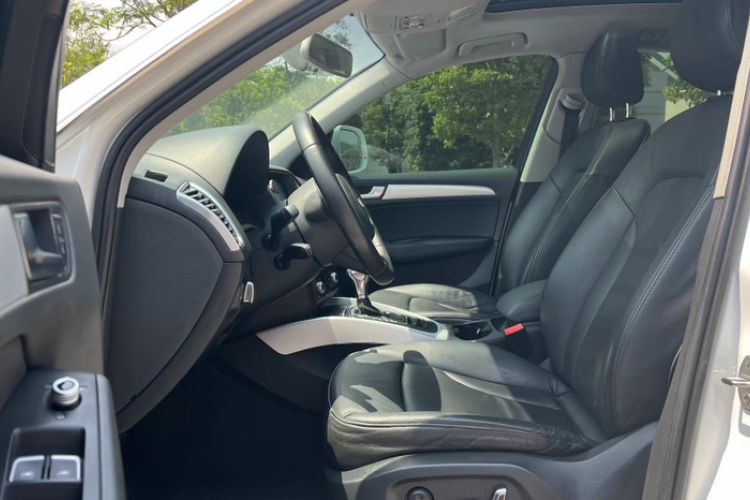Used Audi Q5 2013 40 TFSI Technology Edition Interior 1
