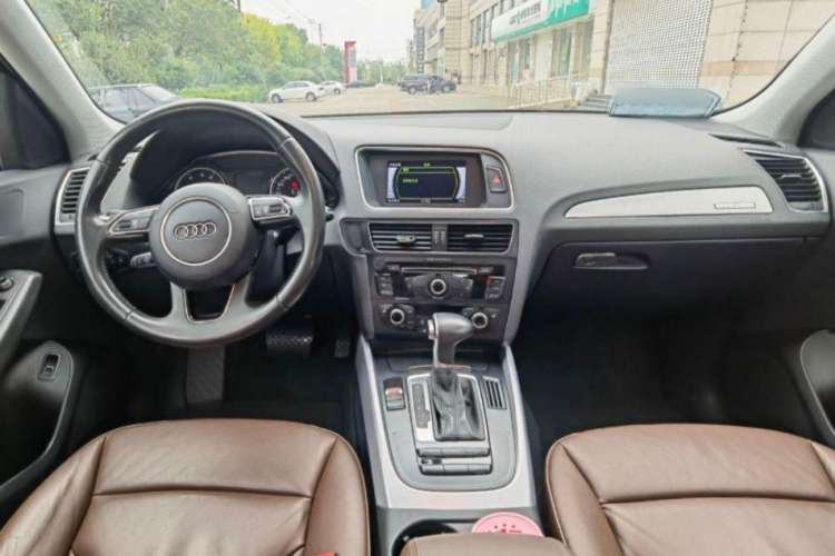 Used Audi Q5 2013 40 TFSI Technology Edition Interior 1