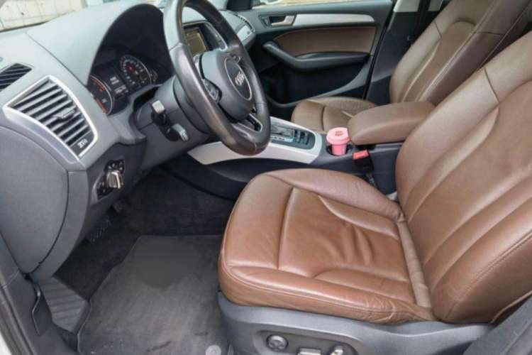 Used Audi Q5 2013 40 TFSI Technology Edition Interior 2