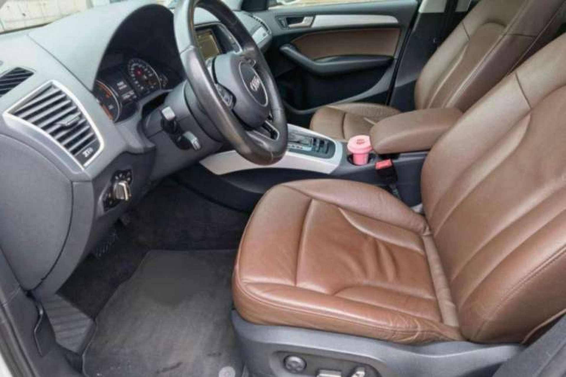 Used Audi Q5 2013 40 TFSI Technology Edition Interior 2