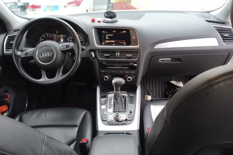 Used Audi Q5 2013 45 TFSI quattro Sport Edition Interior 2