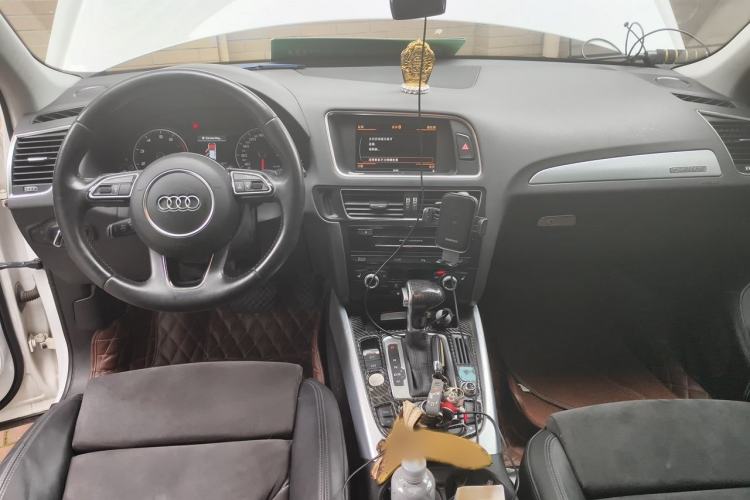 Used Audi Q5 2013 40 TFSI Dynamic Edition Interior 2