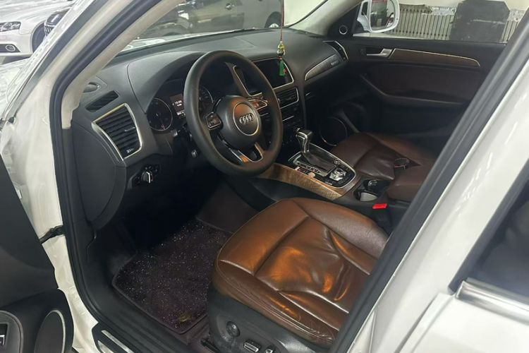 Used Audi Q5 2013 40 TFSI Comfort Edition Interior 2
