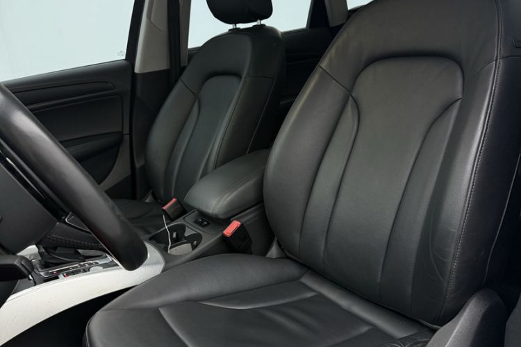 Used Audi Q5 2013 45 TFSI quattro Sport Edition Interior 2