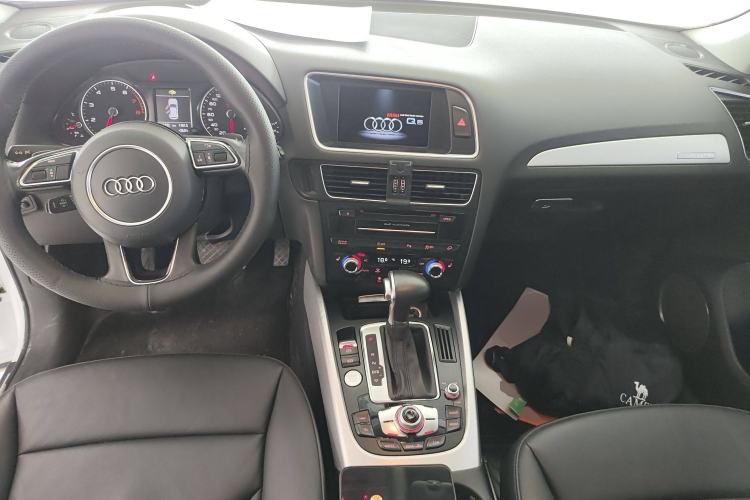 Used Audi Q5 2013 45 TFSI quattro Sport Edition Interior 2