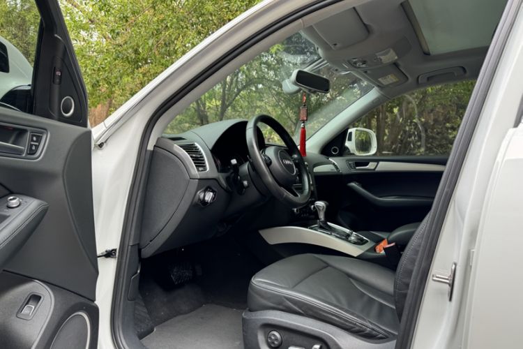 Used Audi Q5 2013 45 TFSI quattro Sport Edition Interior 3