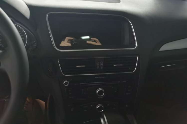 Used Audi Q5 2013 40 TFSI Ambition Interior 3