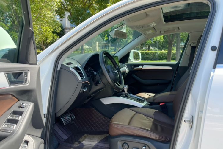 Used Audi Q5 2013 40 TFSI Technology Edition Interior 3