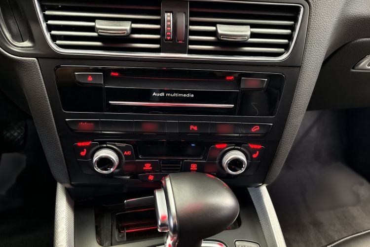 Used Audi Q5 2013 45 TFSI quattro Sport Edition Interior 3