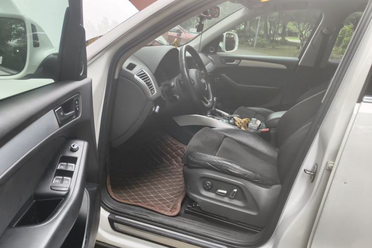 Used Audi Q5 2013 40 TFSI Dynamic Edition Interior 3