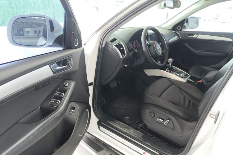 Used Audi Q5 2013 45 TFSI quattro Sport Edition Interior 3