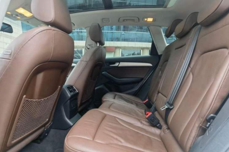Used Audi Q5 2013 40 TFSI Technology Edition Interior 4