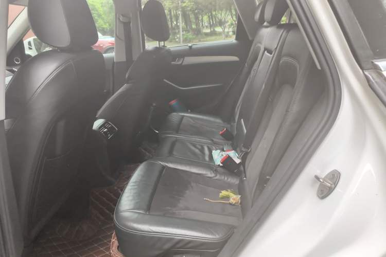 Used Audi Q5 2013 40 TFSI Dynamic Edition Interior 4