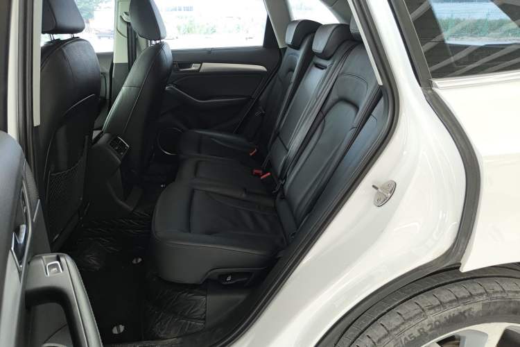 Used Audi Q5 2013 45 TFSI quattro Sport Edition Interior 4
