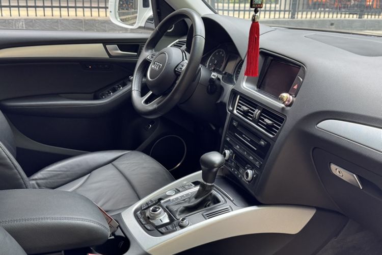 Used Audi Q5 2013 45 TFSI quattro Sport Edition Interior 5