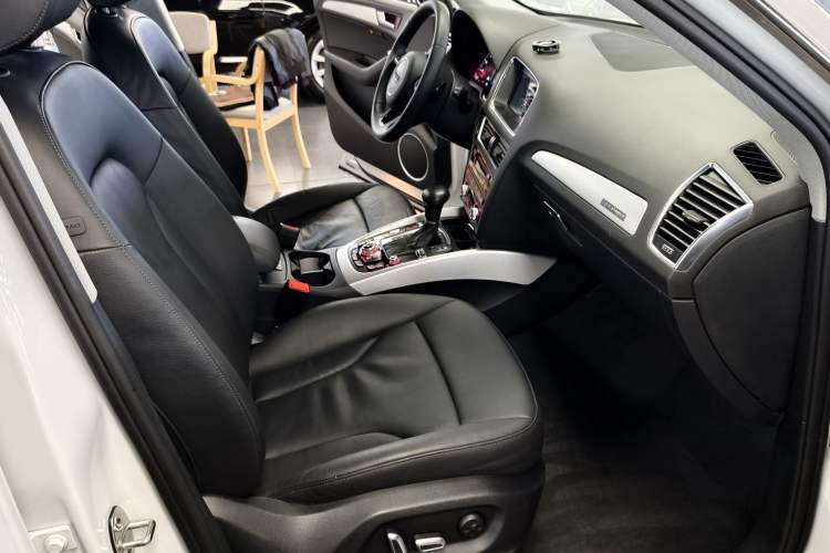 Used Audi Q5 2013 45 TFSI quattro Sport Edition Interior 9