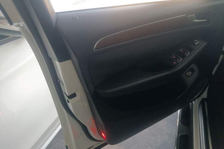 Used Audi Q5 2013 40 TFSI Comfort Edition Left Front Door Interior