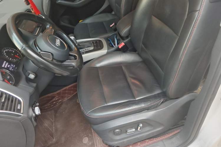 Used Audi Q5 2013 40 TFSI Ambition Left Front Seat