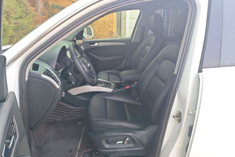 Used Audi Q5 2013 40 TFSI Ambition Left Front Seat
