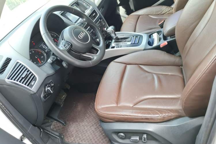 Used Audi Q5 2013 40 TFSI Technology Edition Left Front Seat