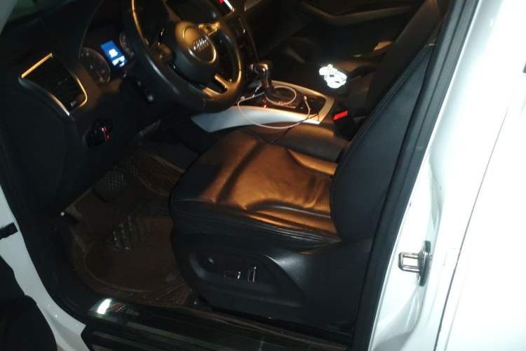 Used Audi Q5 2013 40 TFSI Technology Edition Left Front Seat