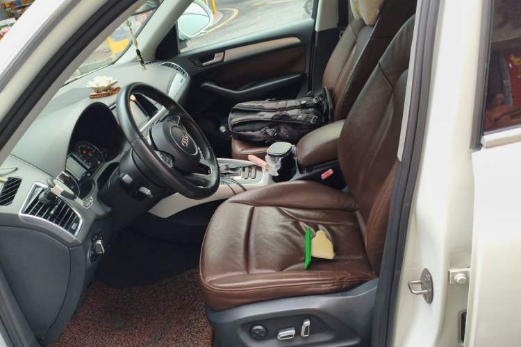 Used Audi Q5 2013 40 TFSI Technology Edition Left Front Seat