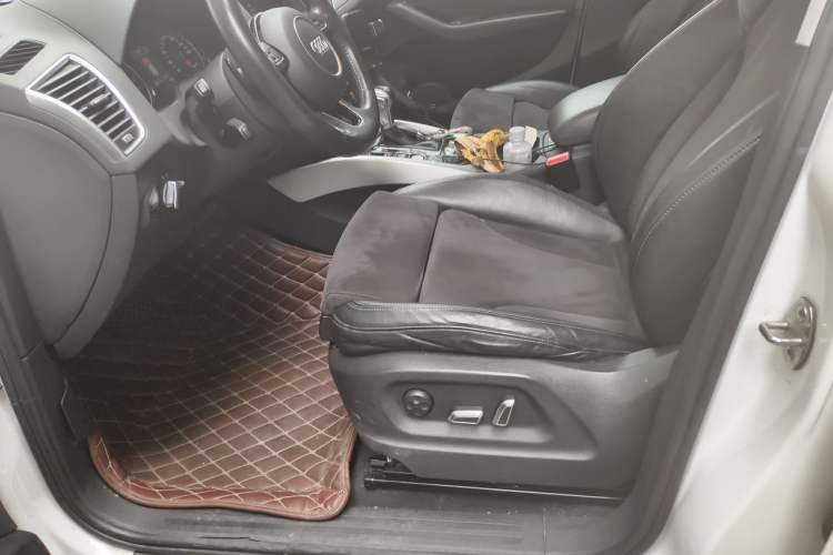 Used Audi Q5 2013 40 TFSI Dynamic Edition Left Front Seat